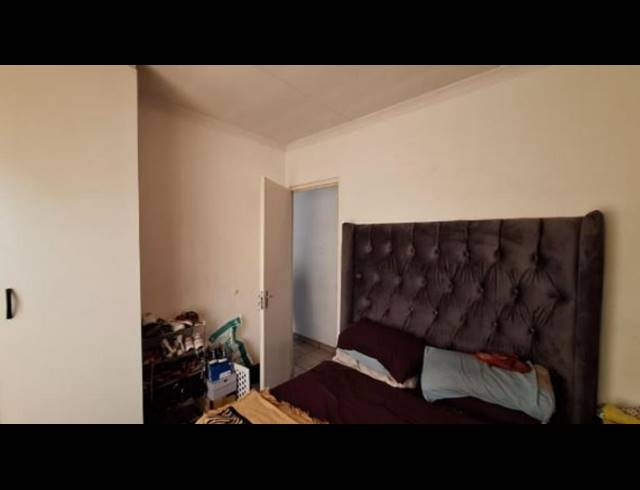 2 BEDROOM TOWNHOUSE FOR SALE IN CASTLEVIEW